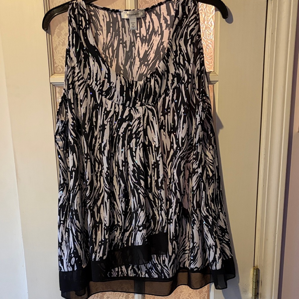 dressbarn Black and White Abstract Sleeveless Blouse 2X